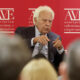 El expresidente del Gobierno Felipe González, este lunes en València. EFE/Manuel Bruque